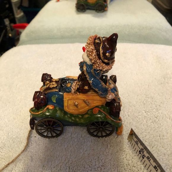 Snowman in old time car - Picture 4 of 8